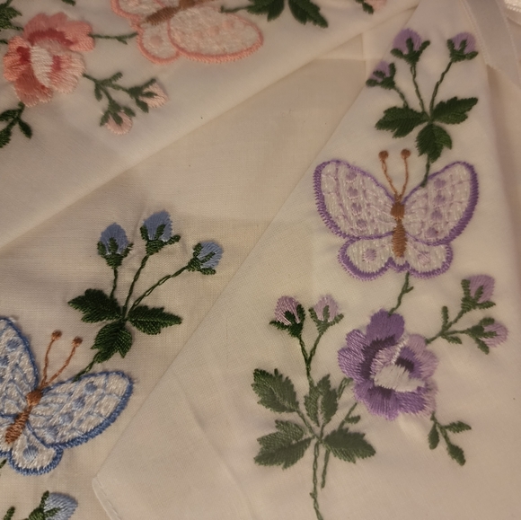 Brand New Vintage Embroidered Handkerchiefs - Picture 4 of 5